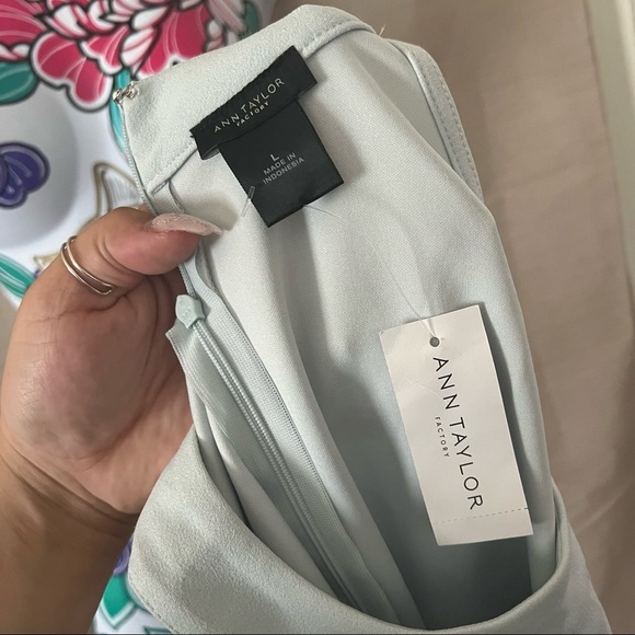 Ann Taylor Light Blue Sleeveless Blouse - Picture 3 of 3